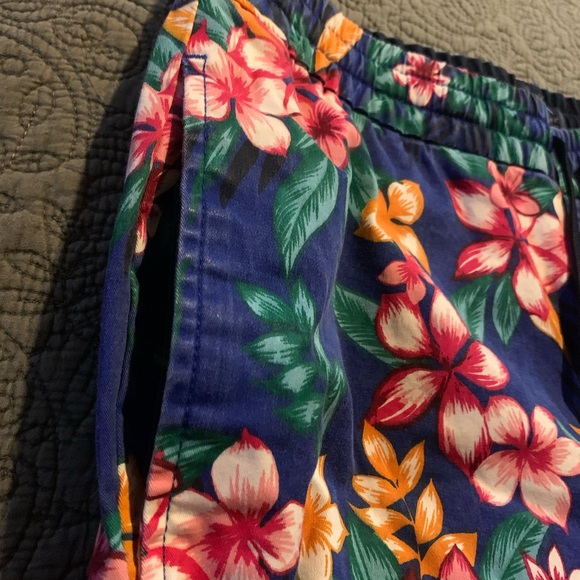 Tommy Hilfiger Floral Multicolor casual Hawaiian 🌺 Shorts men’s Medium - Picture 11 of 12